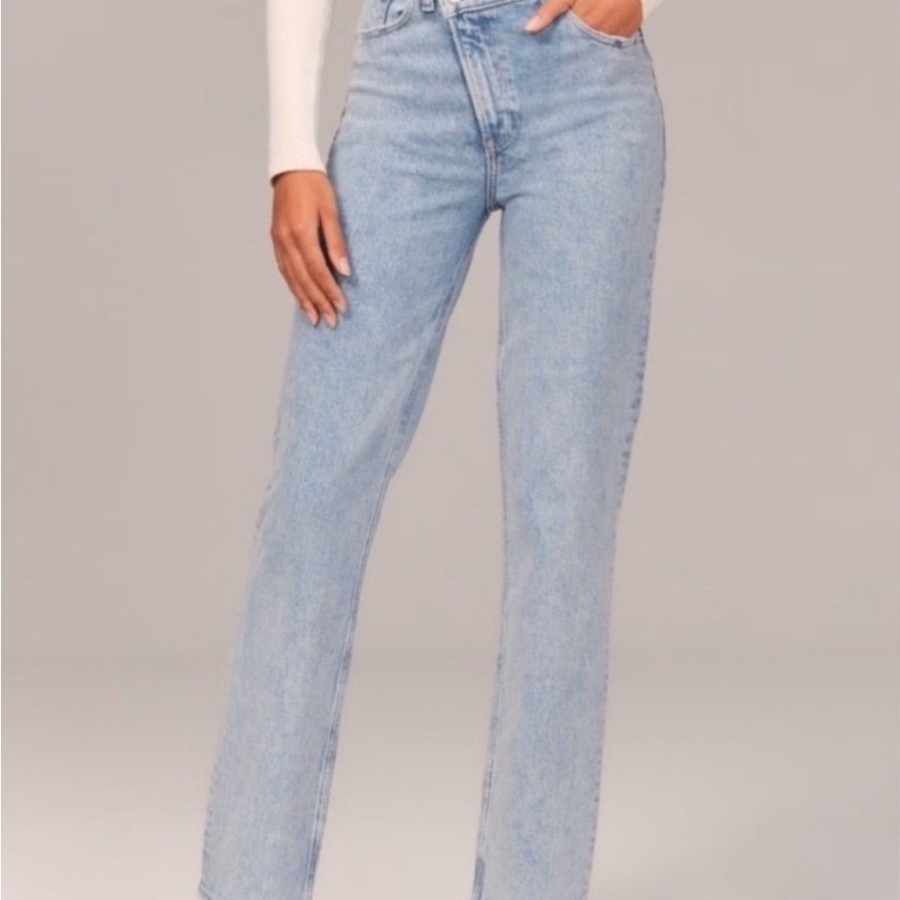 Light Wash Straight Leg Women’s Jeans